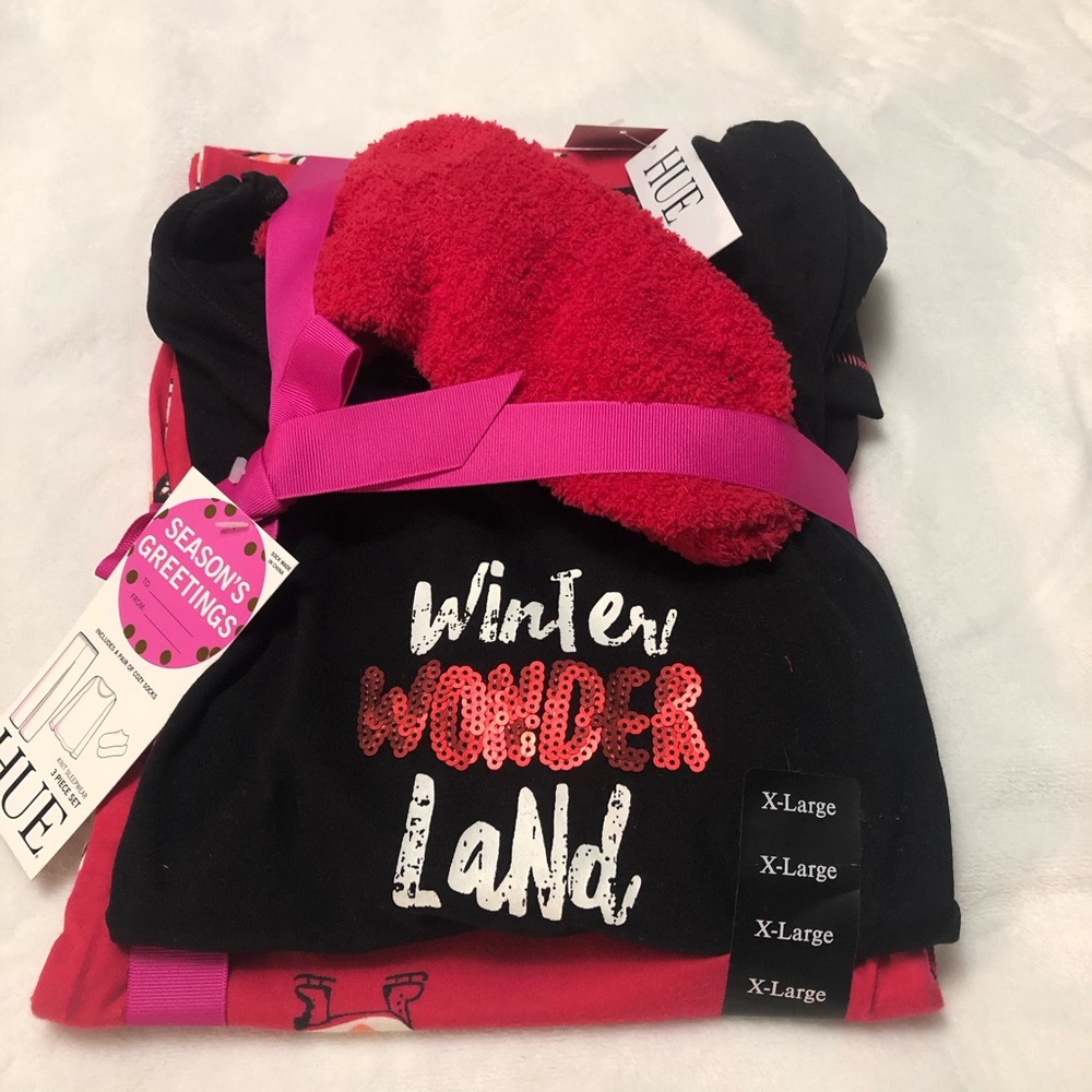 HUE NWT Pajama Set
